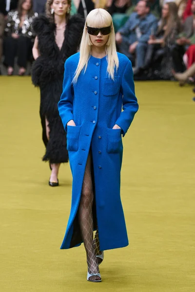 Look 15